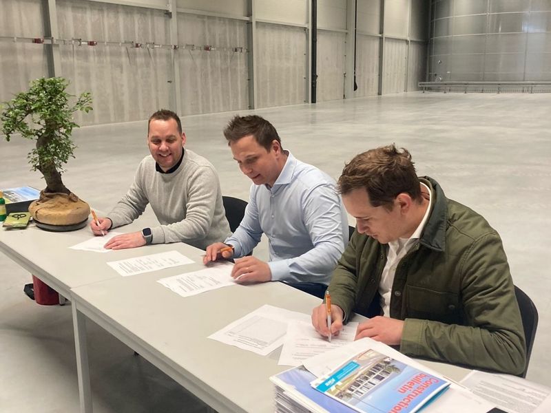 Duurzaam logistiek gebouw met hybride constructie op Schiphol Oost